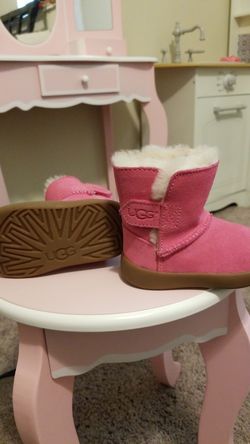 New toddler UGG boots $20