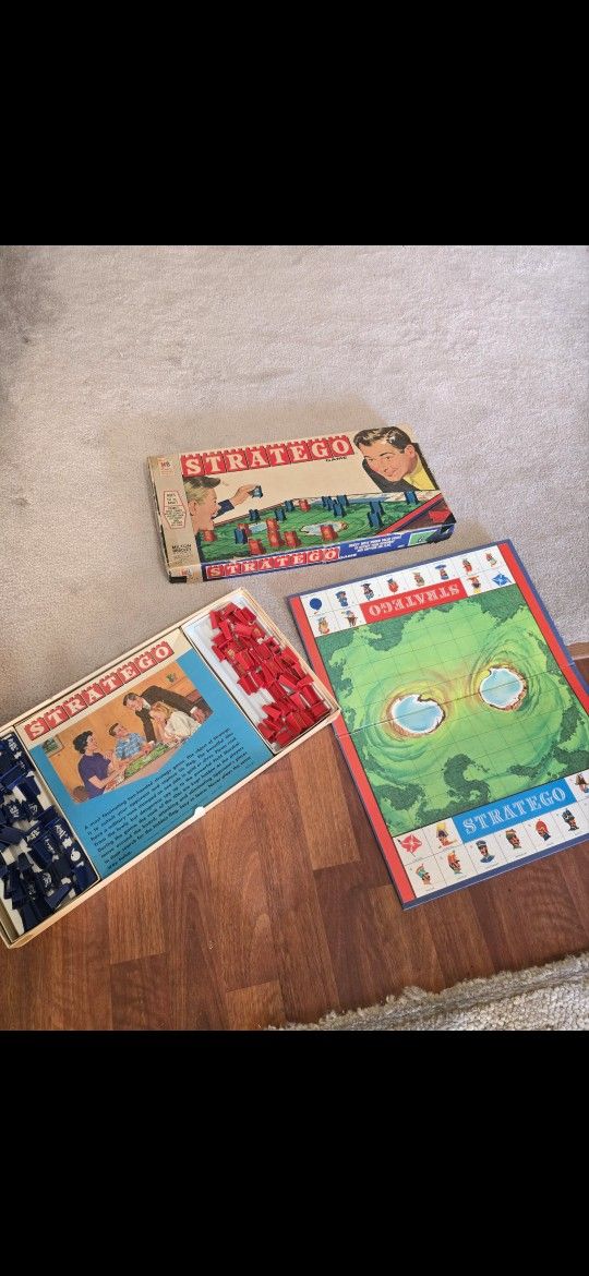 STRATEGO BOARD GAME 