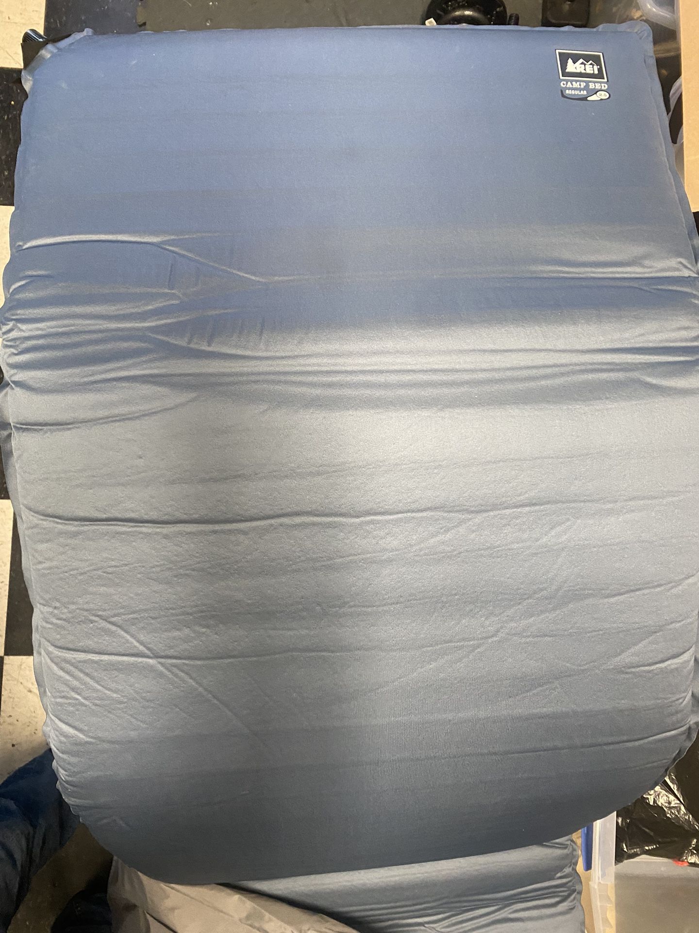 REI Co-op Camp Bed 2.5 Self-inflating Sleeping Pad