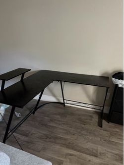 Gaming desk, L shape desk, had for 3-4 months, black desk