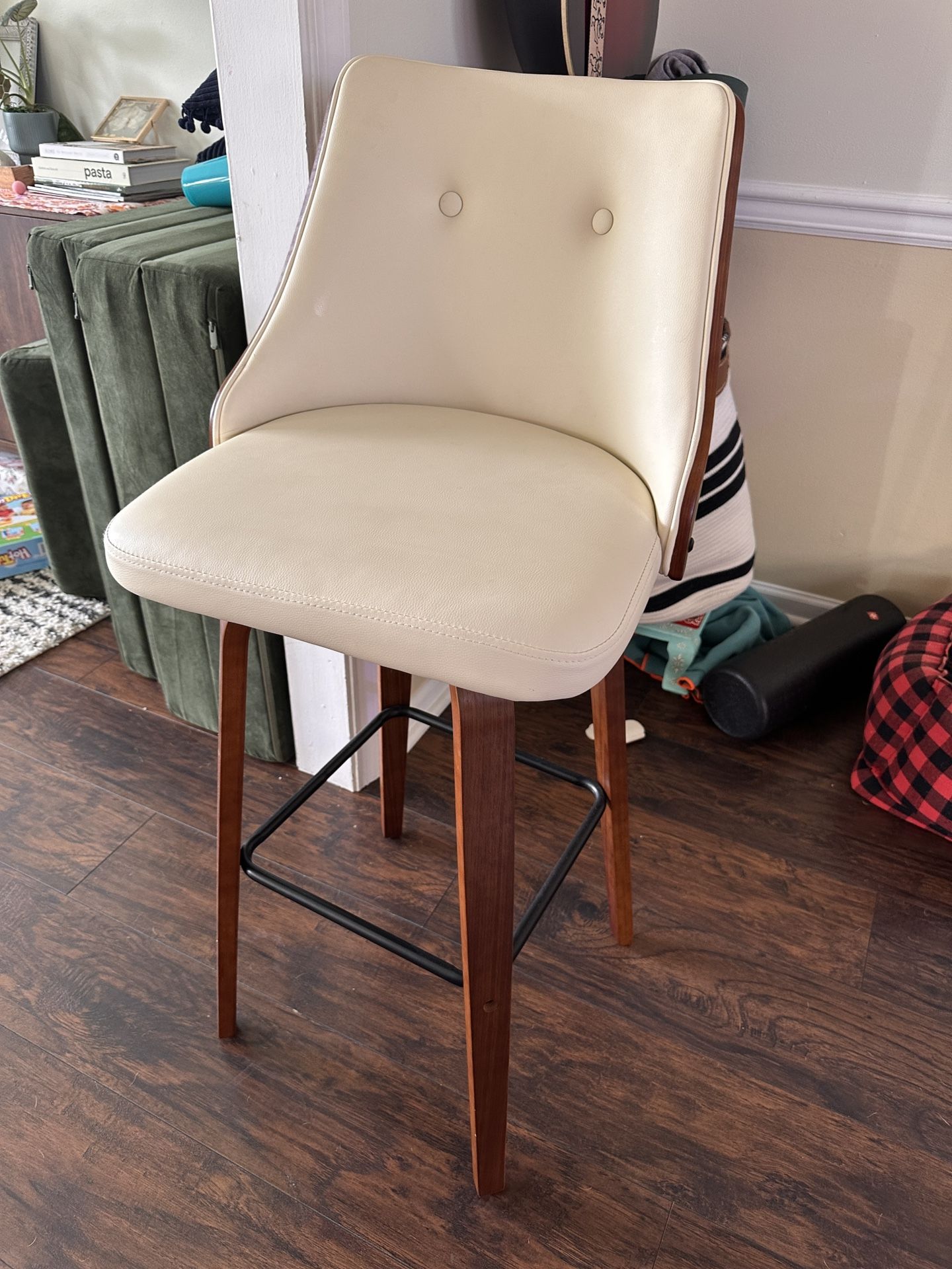 Set Of 3 (+1) Leather Swivel Barstools With Footrest & Tufted back