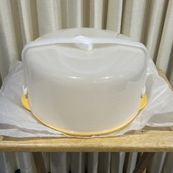 Tupperware Round Cake Taker Brand New