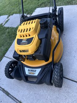 Dewalt Gas Lawnmower Self propelled 196 Cc 