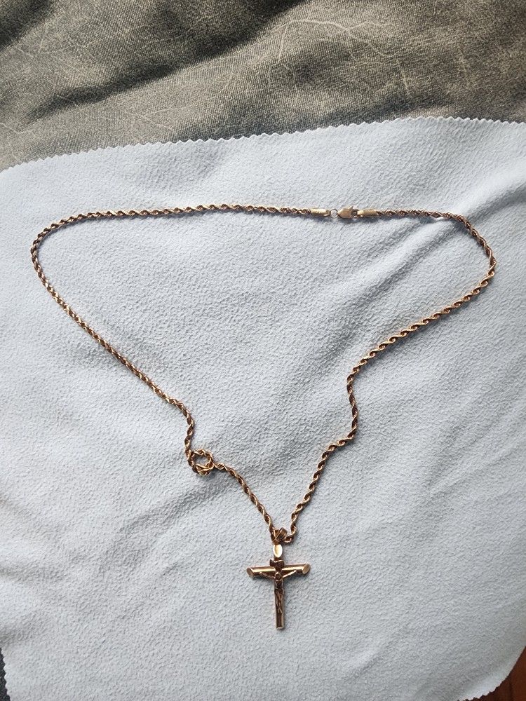 14k Gold Chain With Jesus Cruifix Charm