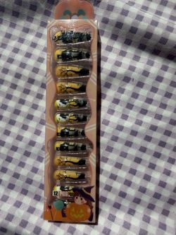 Press on nails
