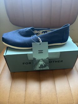 Brand New TOMS Classic Canvas Flats – Women’s Size 9 – $35 OBO