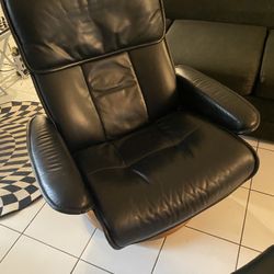 DESIGNER BLACK LEATHER RECLINER ADN OTTOMAN