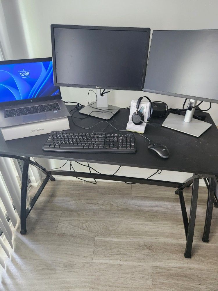 Office Chair And Table