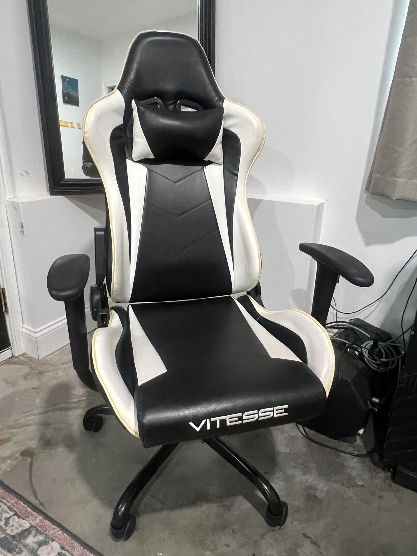 VITESSE Gaming Chair