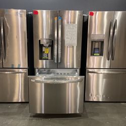 New 28 Cubic Ft. Stainless Steel Refrigerator Bottom Freezer‼️‼️