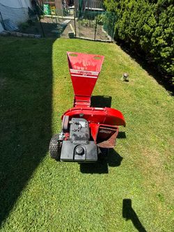 8 hp Tecumsen   Yard  Man SC8 wood chipper