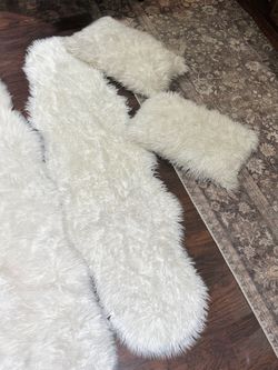 White Faux Fur Area Rug With Two Pillows