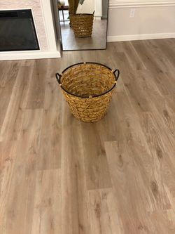 Basket with metal rim