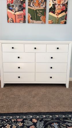 Clean white 9 drawer dresser
