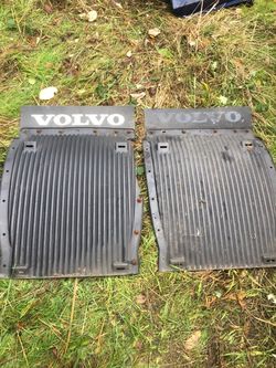 Parting out Volvo truck cab/door handle/fearing bracket/