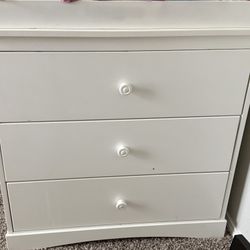 Dresser/changing Table.