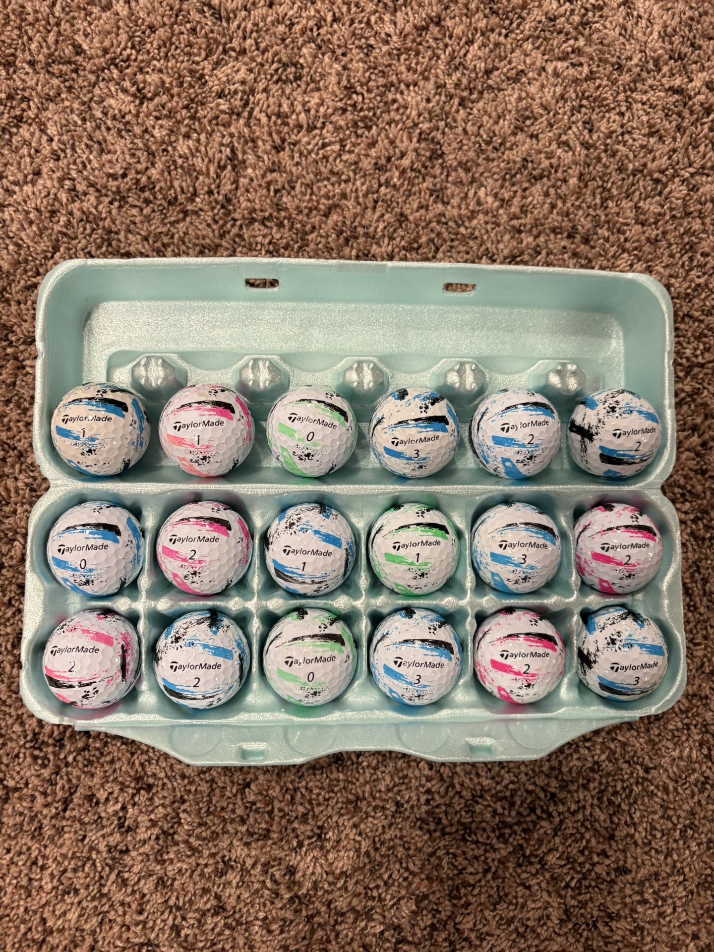 18 Taylormade colored golf balls