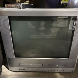 Vintage Toshiba 20in Tv VHS/DVD combo 