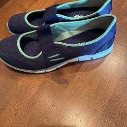 Woman’s New Skechers Comfort Shoes Shipping Avaialbe 