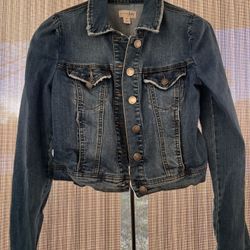Cropped Denim Jacket Trendy and Chic 