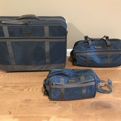 Vintage 3 pc American Tourister luggage set