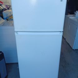 11CU FT GE REFRIGERATOR 