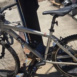 DiamondBack MENS Mountain BIKE 