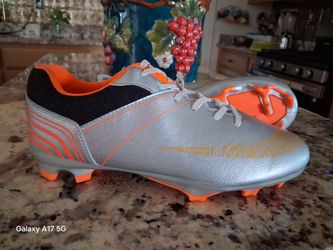 Womens 8.5 soccer cleats