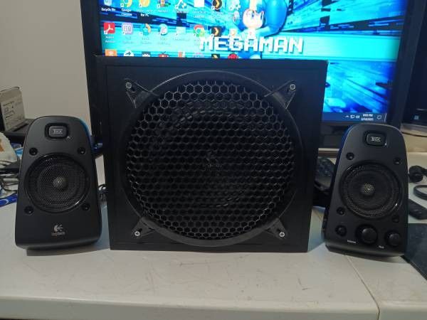 Logitech Z623 200 Watt 2.1- pc Speaker System