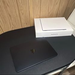 Macbook Air 13 inch. M4 Chip 2025