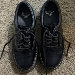 Size 7 Women’s Dr. Martens 8053 Leather Platform