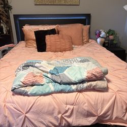 Queen Bedroom Furniture Set