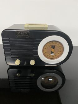 Vintage Crosley radio works fine