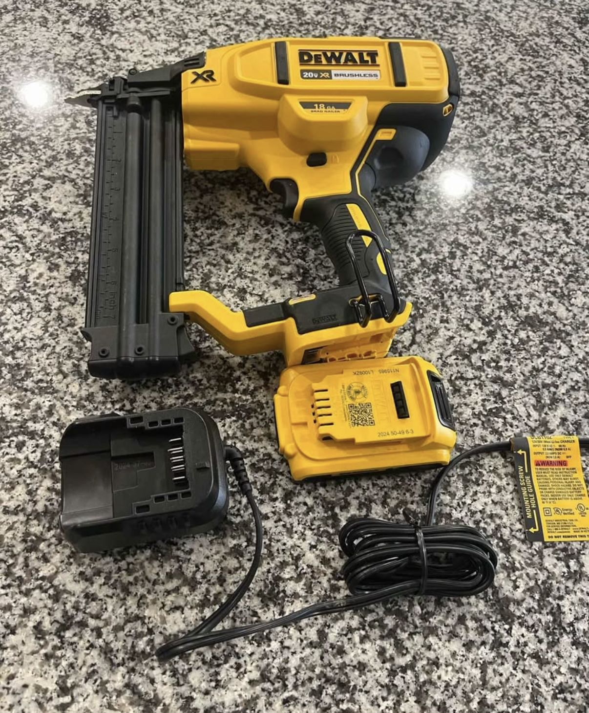 DEWALT 20V MAX XR Lithium lon 1/8 18 Gauge Electric Cordless