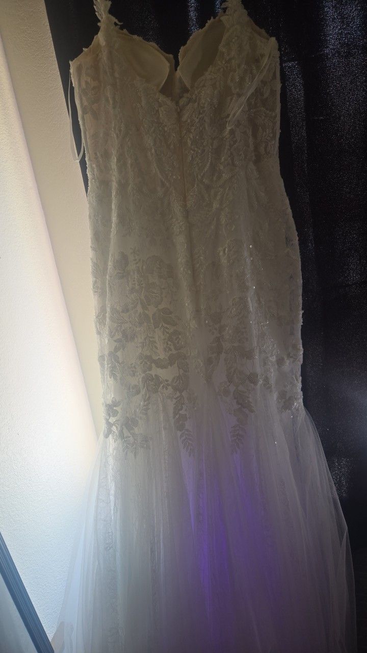 Never Worn Size 10 Wedding Dress