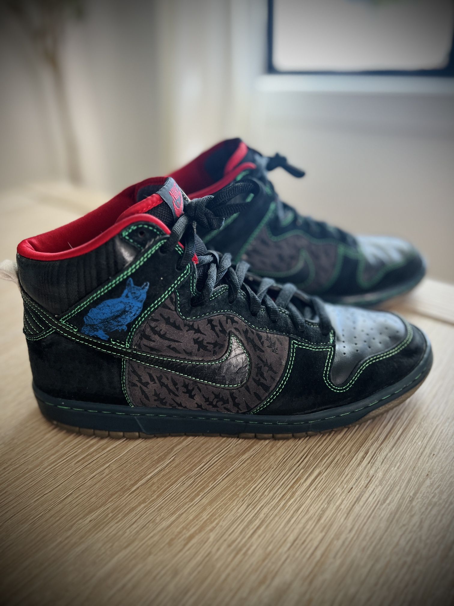 Used but in Great Condition. No OG Box. Size 11 - Nike Dunk Premium SB High Twin Peaks