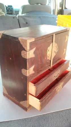 Beautiful vintage jewlery box