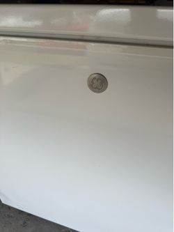 GE® 7.0 Cu. Ft. Manual Defrost Chest Freezer