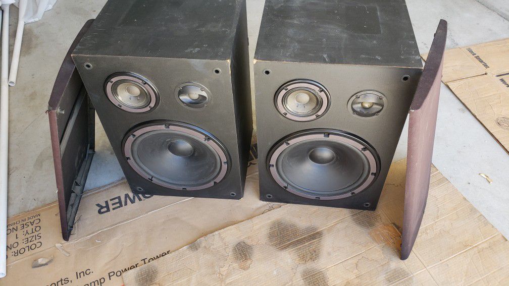 Yamaha speakers 12 in woofers pair