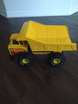 Metal Tonka construction vehicle