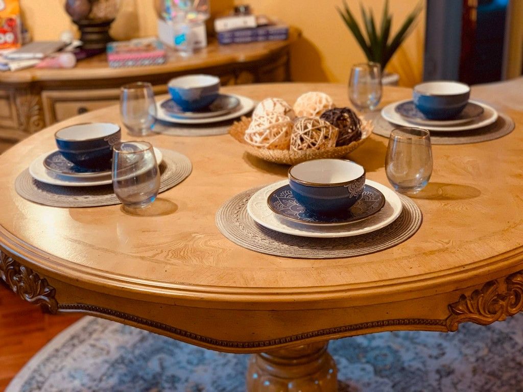 Vintage-Style Dining Set – Table, 4 Chairs, Sideboard & Mirror