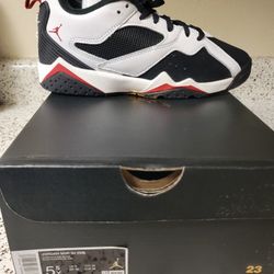 Brand New In Box! Size 5.5y! Jordan MVP 92