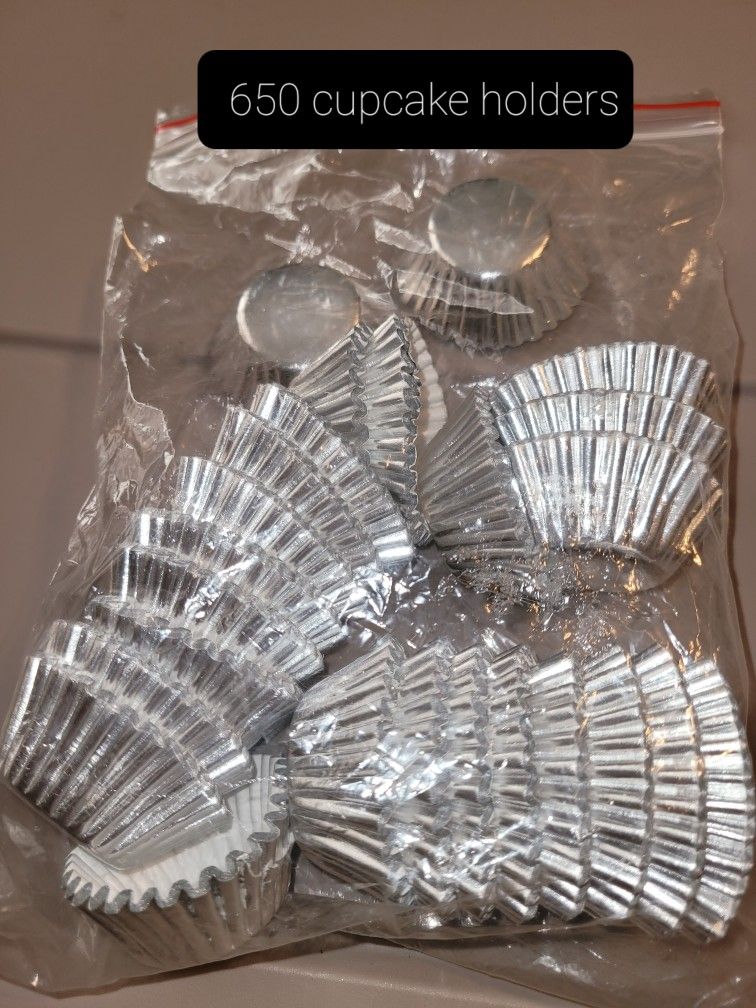650 Silver Cupcake Liners
