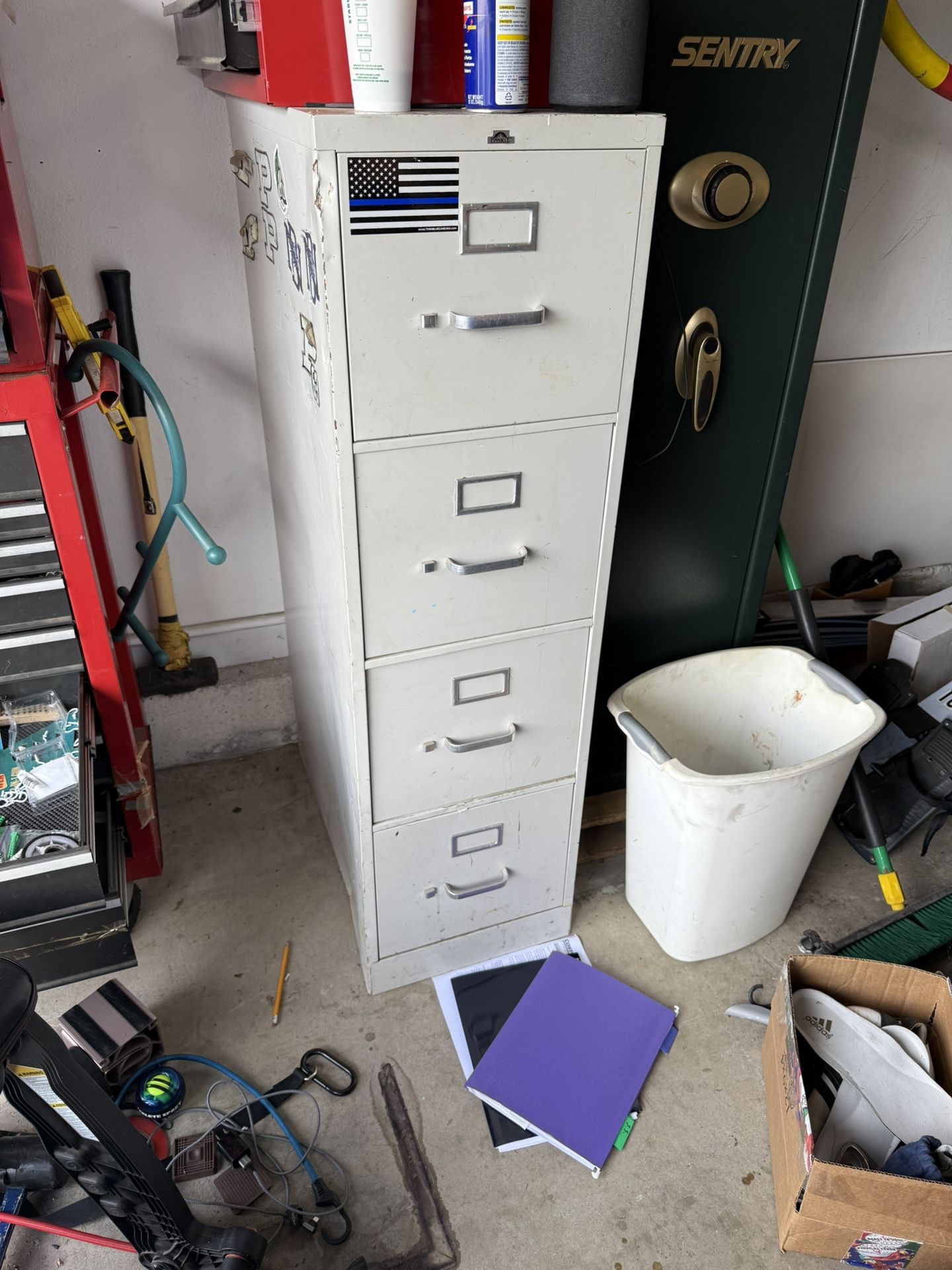 Free upright file cabinet 4 Drawer