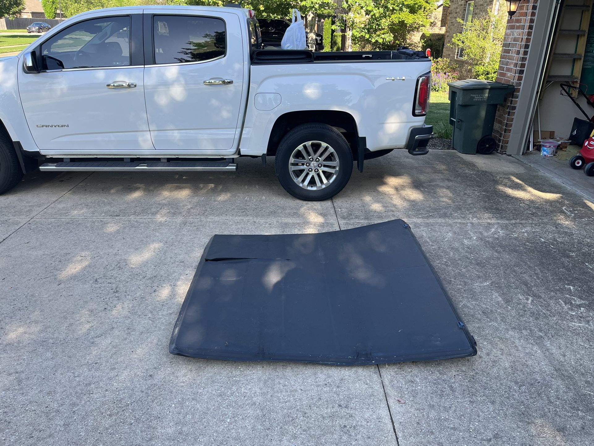 Truck Bed Cover (Mid Size Pickup)