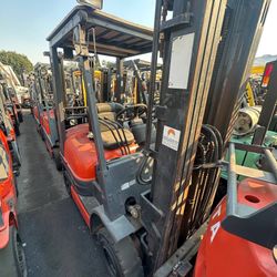 Toyota M7 Forklift 3 Stages 3300 Lbs Pneumatic 