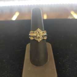 14k Sz7 Diamond Ring