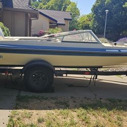 1985 Invader Boat 