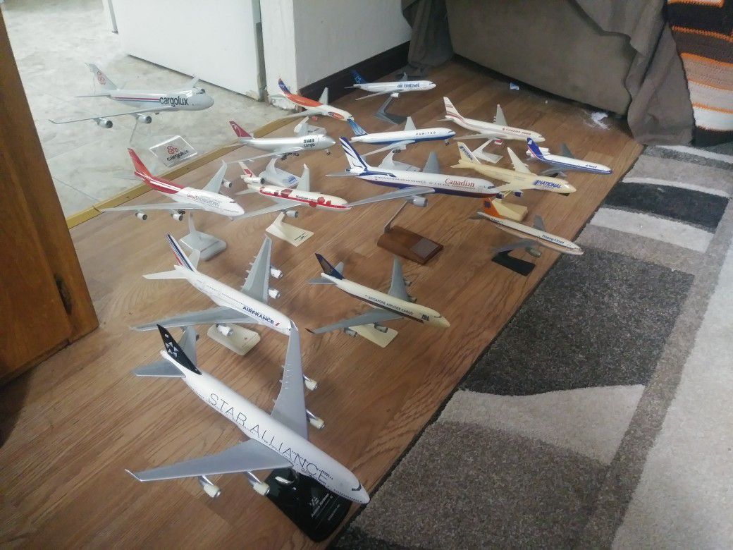 Airplane display collection