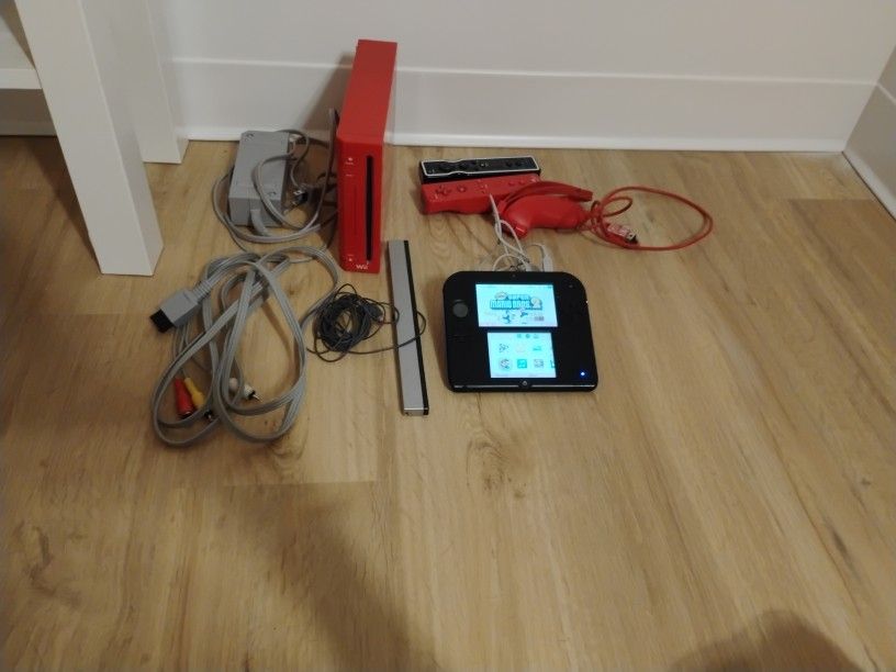 Limited Edition Nintendo Red Wii & 2DS